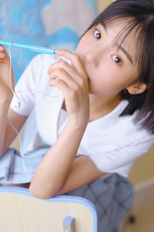 上课停电趴开校花内裤